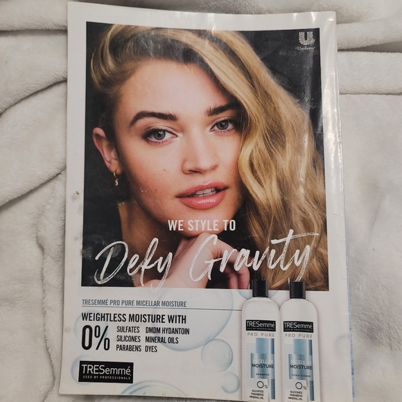 Hailee Steinfeld Cosmo COSMOPOLITAN MAGAZINE Dec 2021 /Jan 2022 Beautiful - Picture 5 of 5